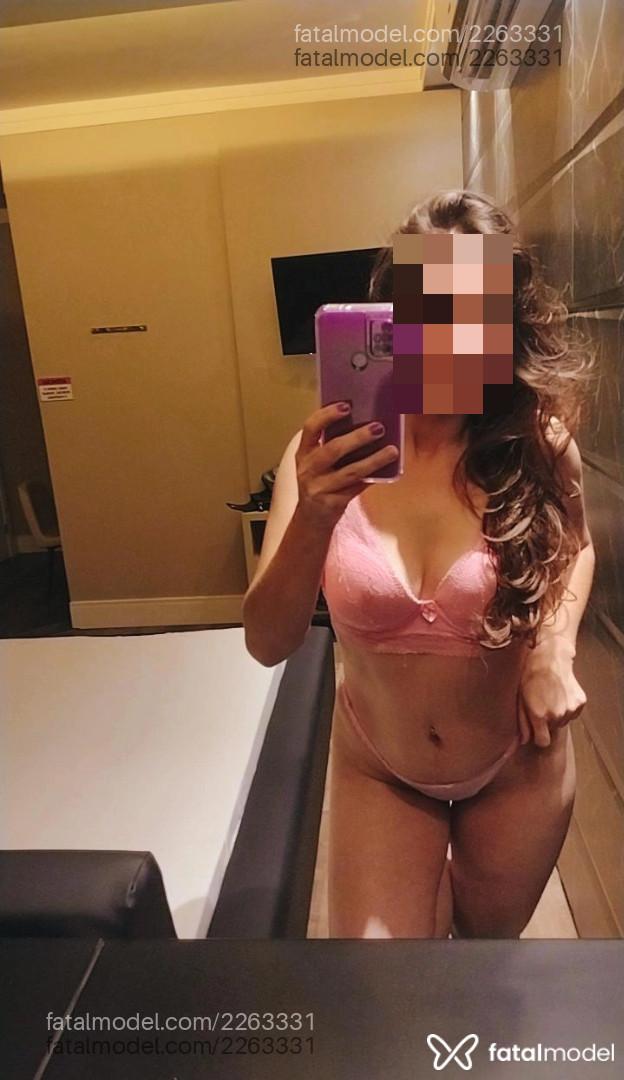 Acompanhante mulher com cabelo castanho de olhos castanhos - Clara Beatriz Acompanhante mulher com cabelo castanho de olhos castanhos - Clara Beatriz