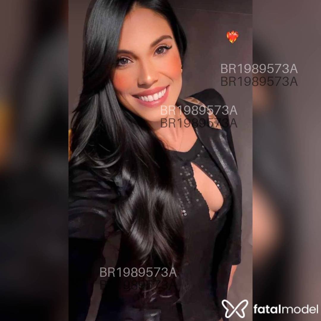 Acompanhante mulher morena (o) de olhos castanhos - Déby Ferrari Acompanhante mulher morena (o) de olhos castanhos - Déby Ferrari