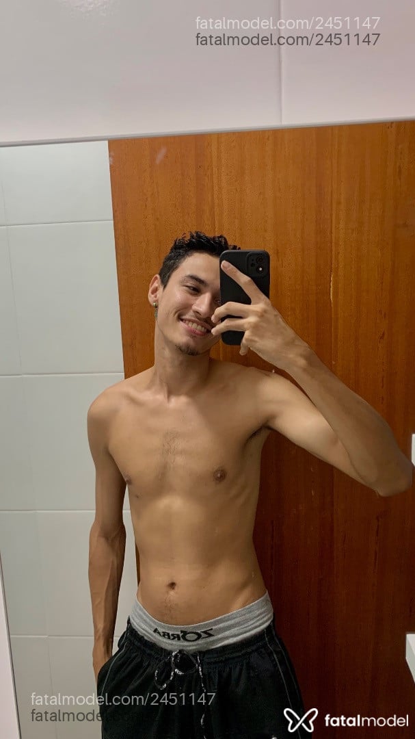 Acompanhante homem morena (o) de olhos castanhos - Wellington