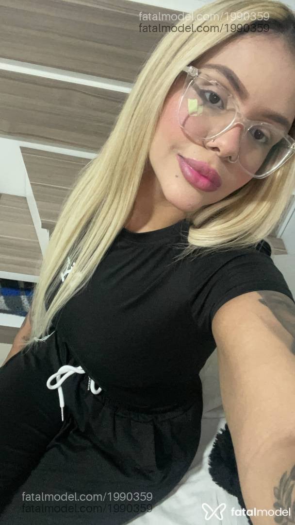 Acompanhante mulher loira (o) de olhos castanhos - Bianka