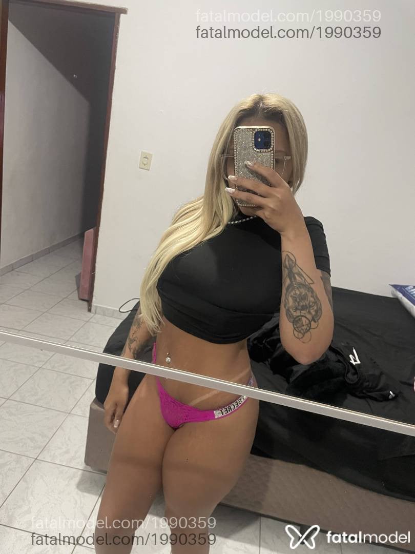 Acompanhante mulher loira (o) de olhos castanhos - Bianka