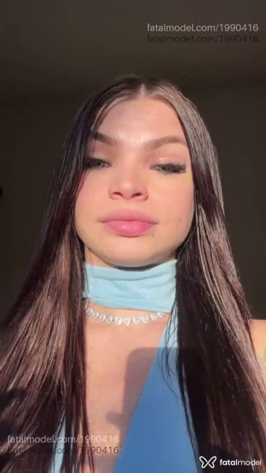 Acompanhante mulher trans com cabelo castanho de olhos verdes em Porto Alegre - Vitoria Elen