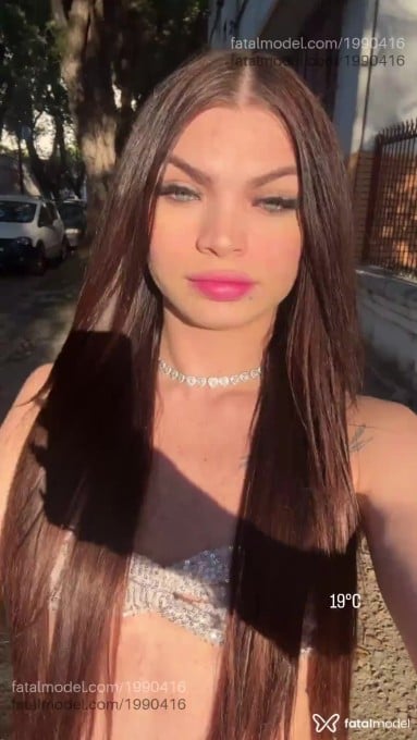 Acompanhante mulher trans com cabelo castanho de olhos verdes em Porto Alegre - Vitoria Elen