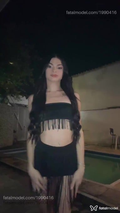 Acompanhante mulher trans com cabelo castanho de olhos verdes em Porto Alegre - Vitoria Elen