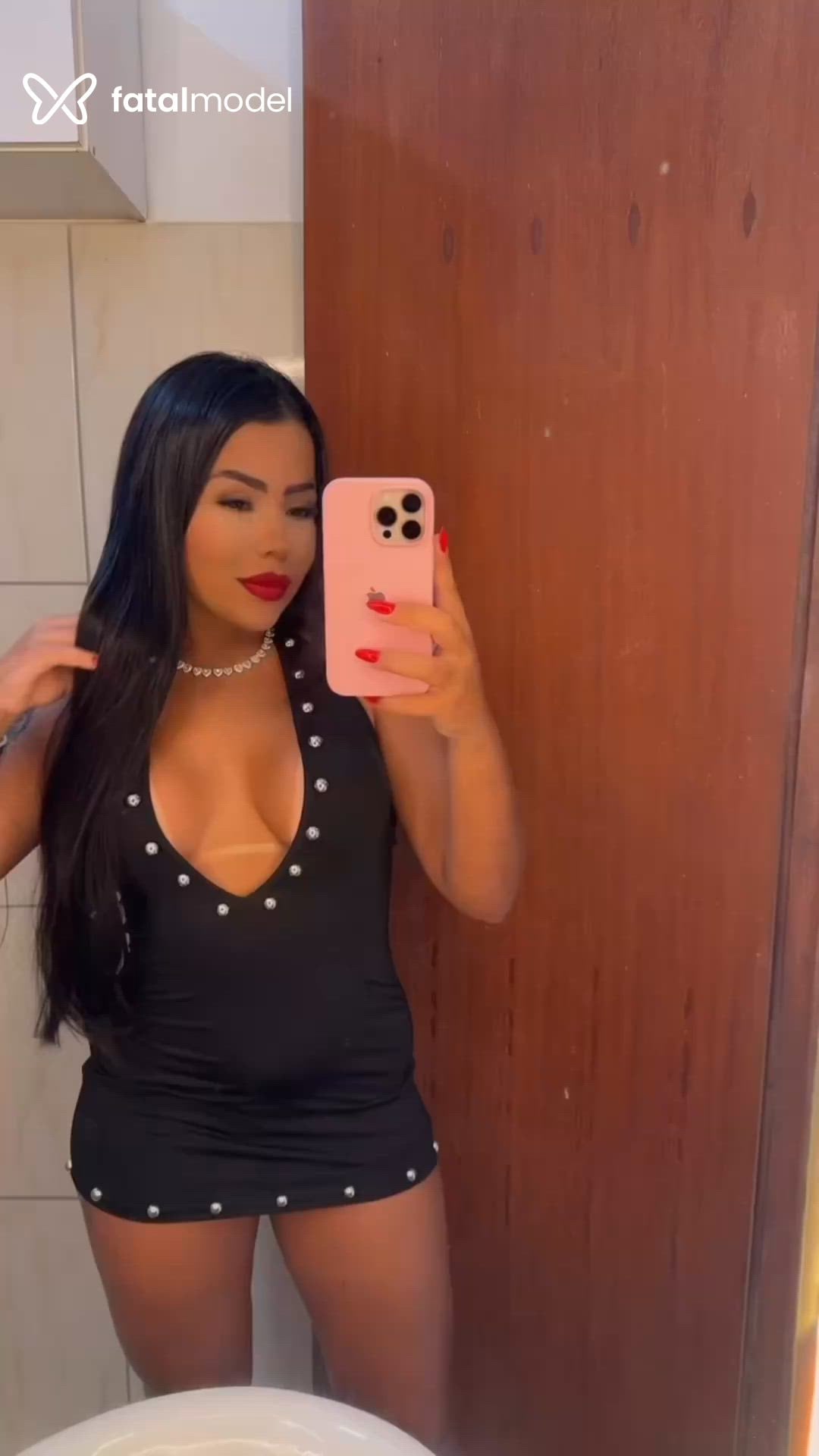 Acompanhante mulher morena (o) de olhos castanhos - Larah Albuquerque