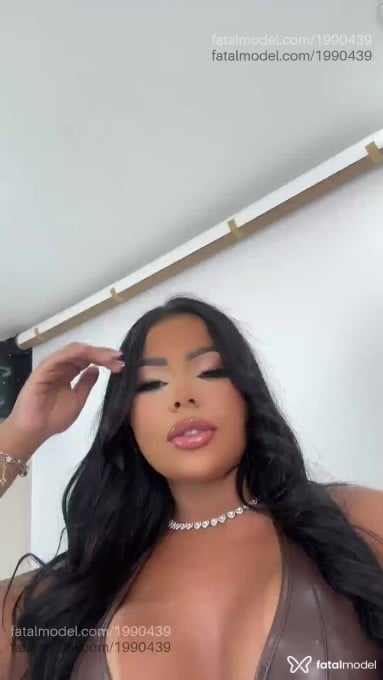 Acompanhante mulher morena (o) de olhos castanhos - Larah Albuquerque