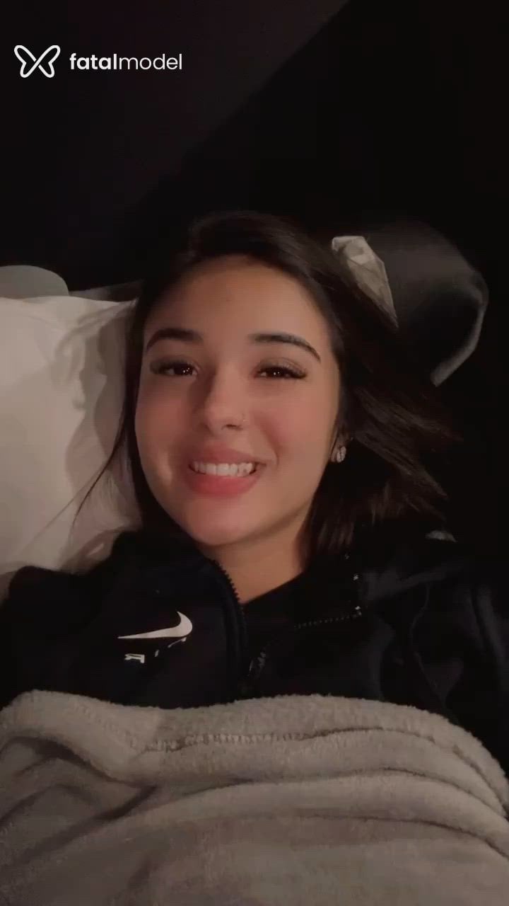 Acompanhante mulher com cabelo castanho de olhos castanhos - Liz Moreira Acompanhante mulher com cabelo castanho de olhos castanhos - Liz Moreira