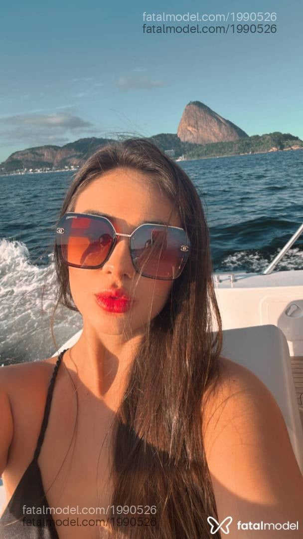 Acompanhante mulher com cabelo castanho de olhos castanhos - Liz Moreira Acompanhante mulher com cabelo castanho de olhos castanhos - Liz Moreira