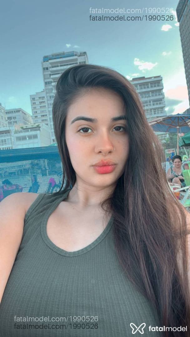 Acompanhante mulher com cabelo castanho de olhos castanhos - Liz Moreira