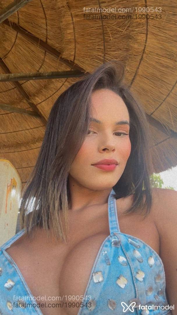 Acompanhante mulher trans loira (o) de olhos mel - Afrodite