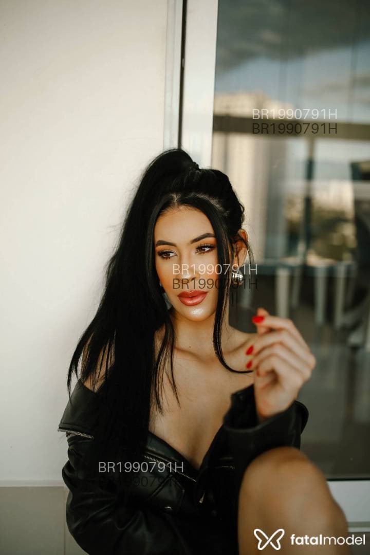 Acompanhante mulher com cabelo castanho de olhos castanhos em Goiânia Acompanhante mulher com cabelo castanho de olhos castanhos em Goiânia - Sophia Rodrigus