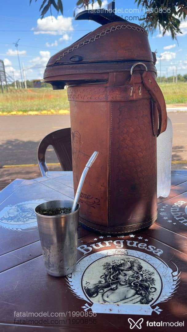 Acompanhante mulher morena (o) de olhos castanhos em Costa Rica - Mel