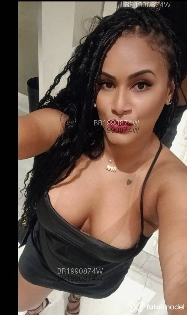 Acompanhante mulher morena (o) de olhos pretos - Mikaela