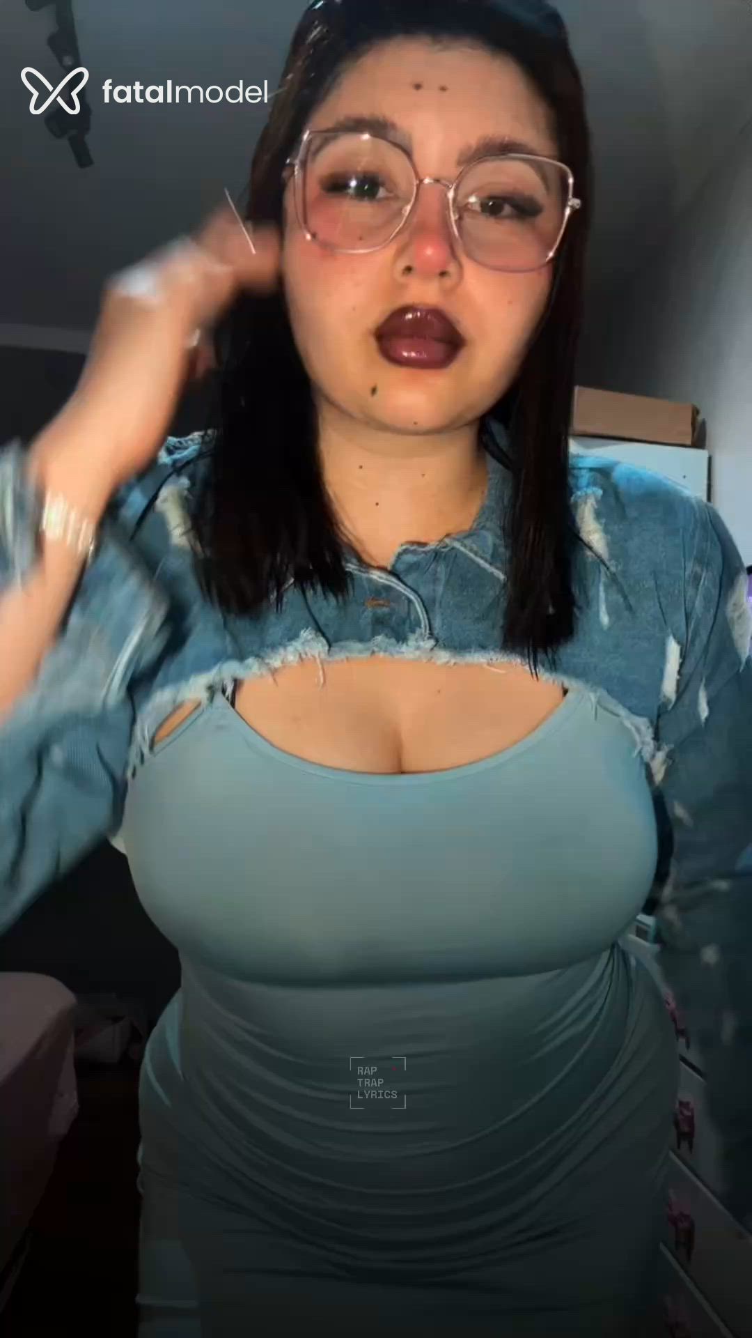 Acompanhante mulher com cabelo castanho de olhos castanhos - Lorena Prado Acompanhante mulher com cabelo castanho de olhos castanhos - Lorena Prado