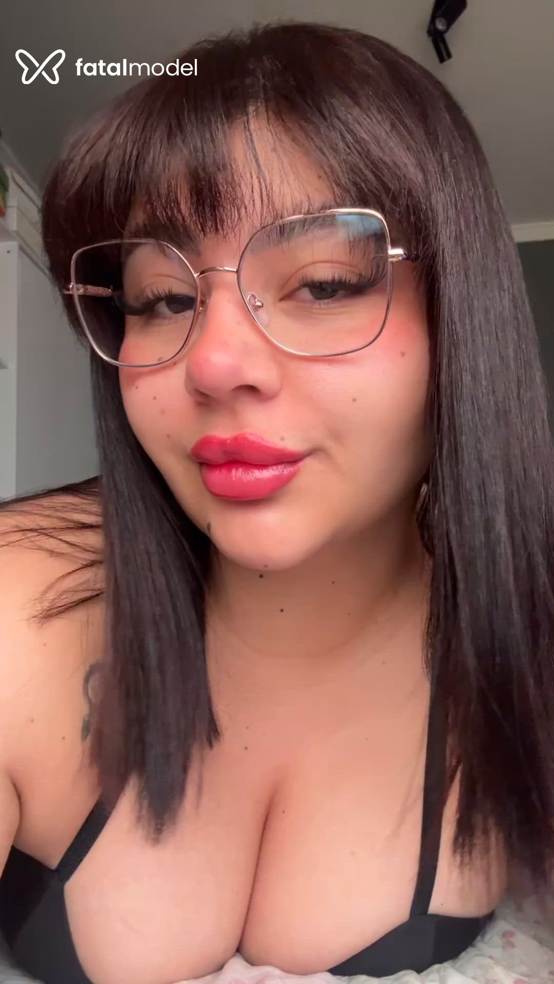 Acompanhante mulher com cabelo castanho de olhos castanhos - Lorena Prado Acompanhante mulher com cabelo castanho de olhos castanhos - Lorena Prado
