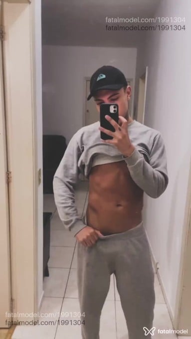 Acompanhante homem morena (o) de olhos castanhos em Passo Fundo - Victor Ferraz