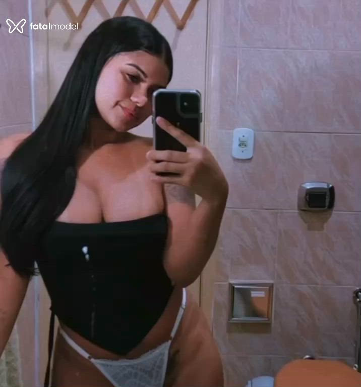 Acompanhante mulher morena (o) de olhos pretos - Luanna