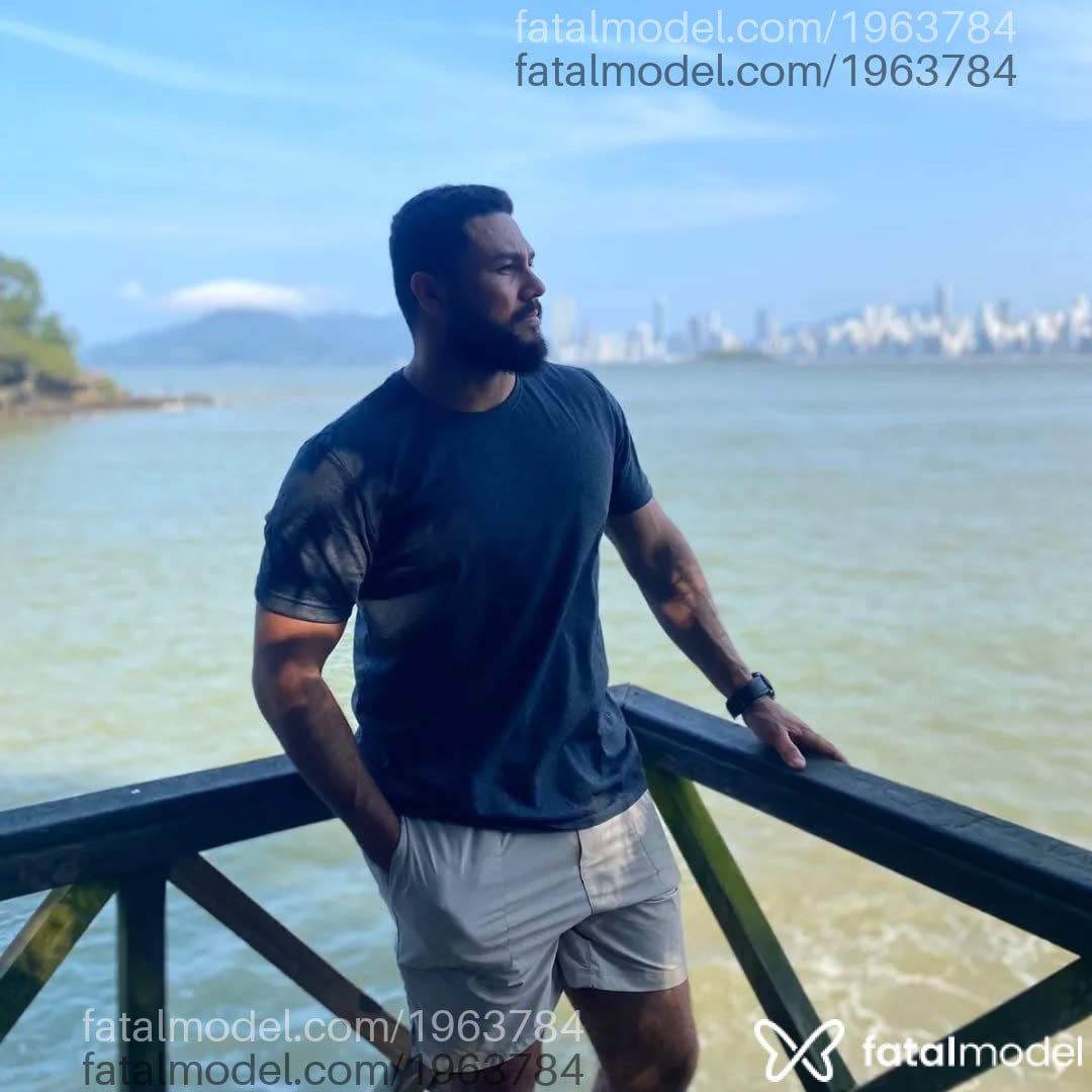 Acompanhante homem com cabelo castanho de olhos castanhos em Itajaí - Pablo