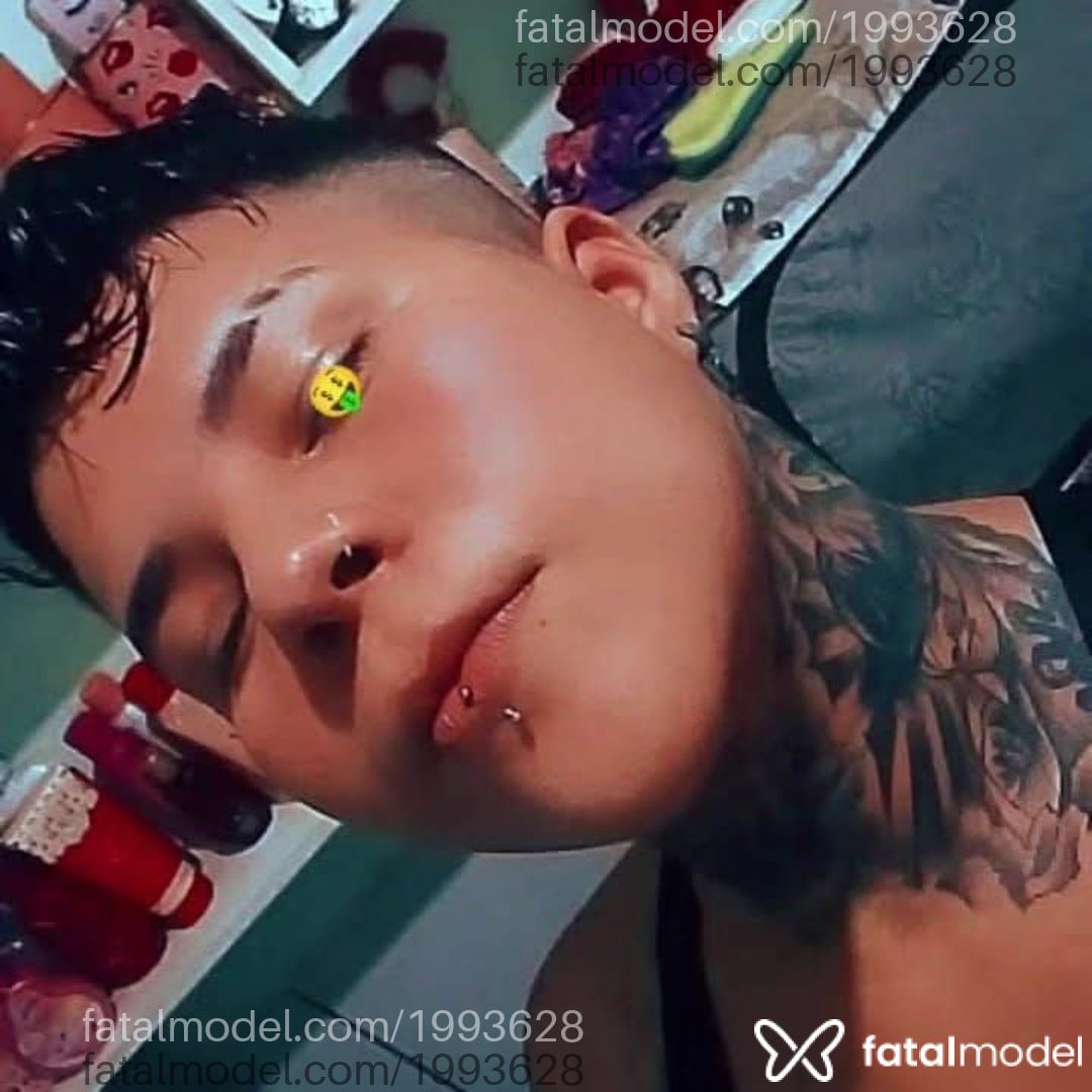 Acompanhante não-binário com cabelo colorido de olhos castanhos em Porto Velho - Branquinhadllax
