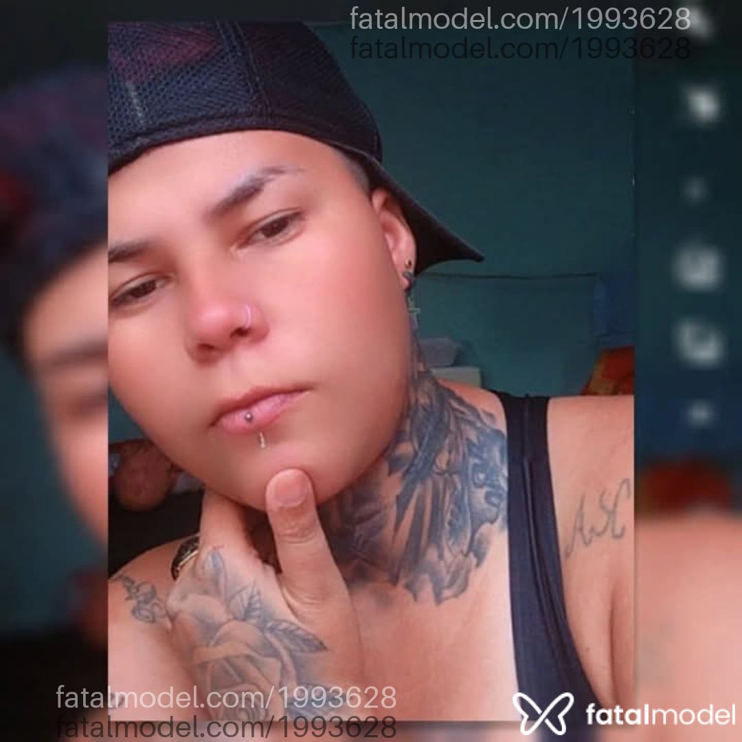 Acompanhante não-binário com cabelo colorido de olhos castanhos em Porto Velho - Branquinhadllax