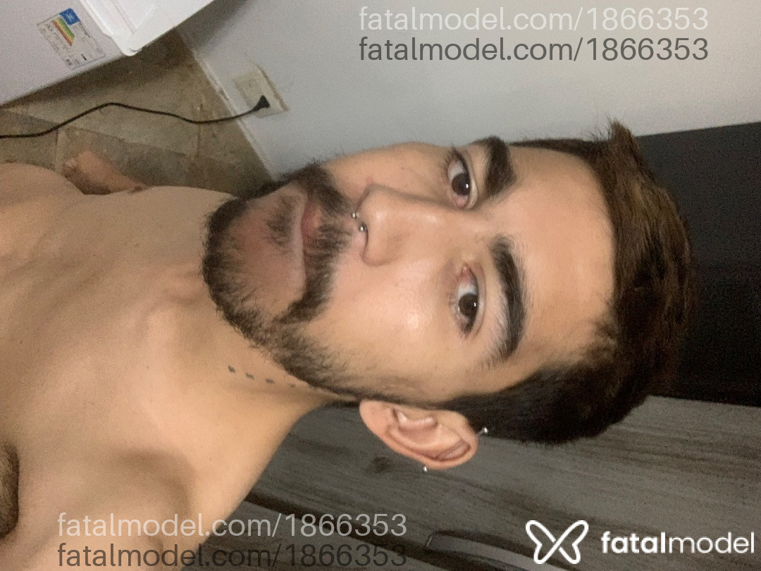 Acompanhante homem com cabelo castanho de olhos castanhos em Belo Horizonte - Carlos
