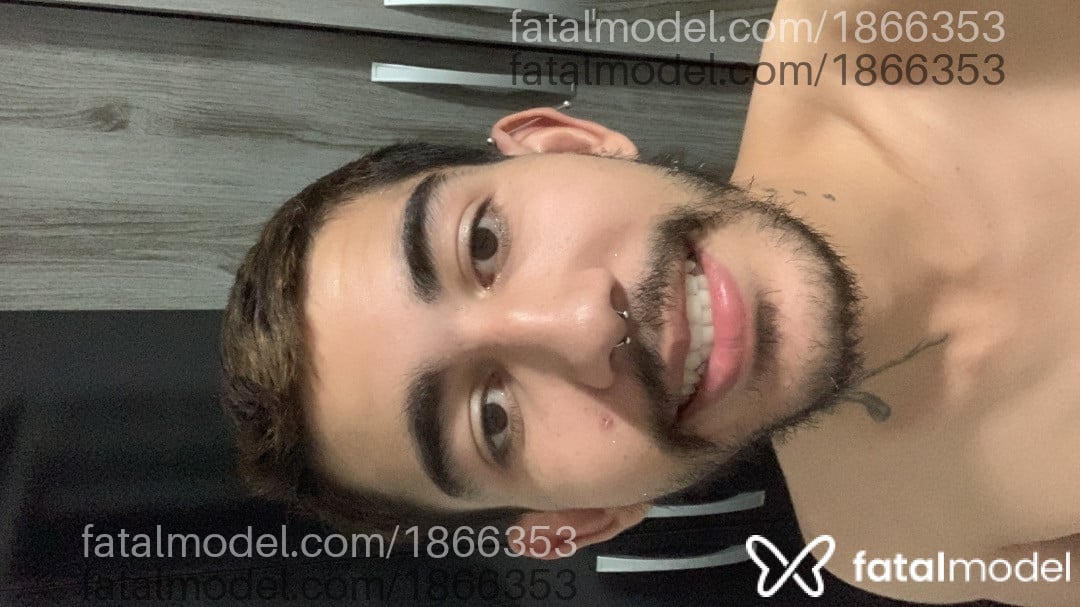 Acompanhante homem com cabelo castanho de olhos castanhos em Belo Horizonte - Carlos