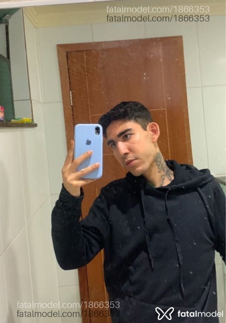 Acompanhante homem com cabelo castanho de olhos castanhos em Belo Horizonte - Carlos