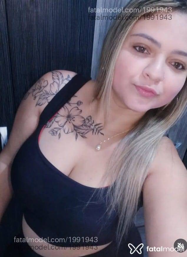 Acompanhante mulher loira (o) de olhos castanhos - Kelly