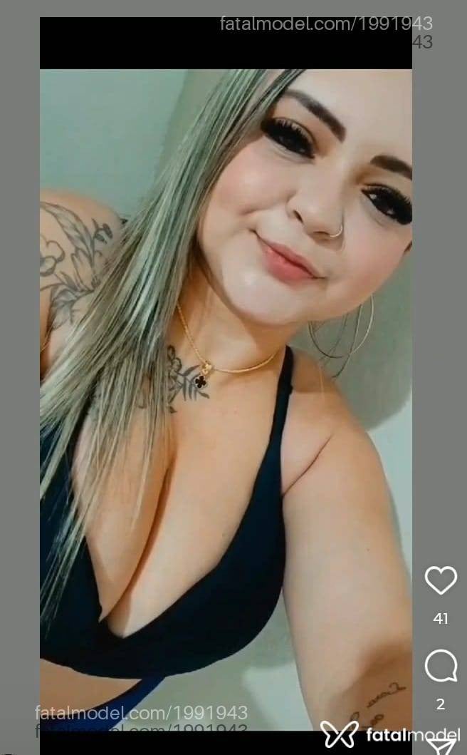 Acompanhante mulher loira (o) de olhos castanhos - Kelly