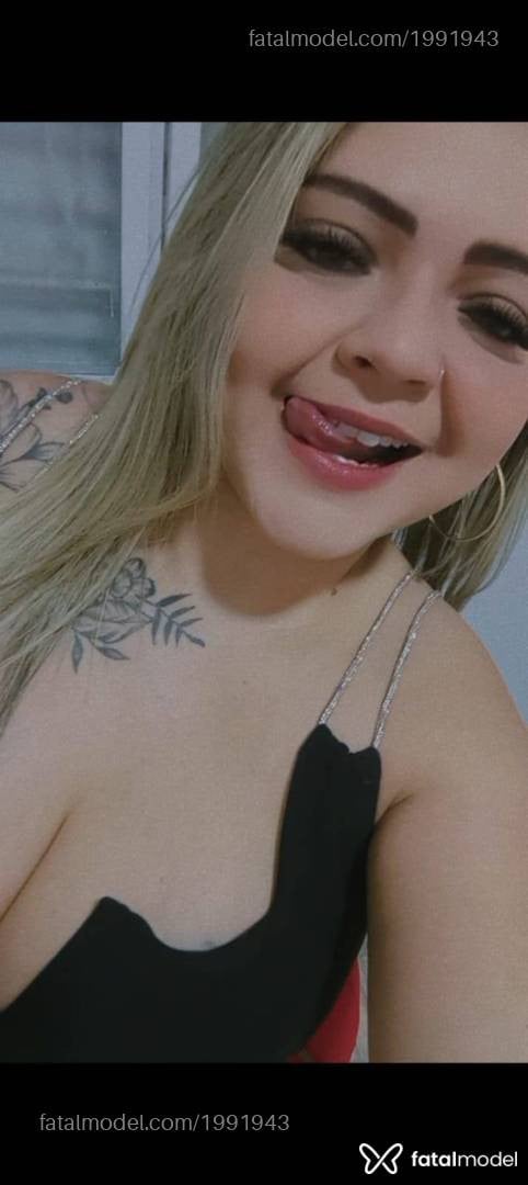 Acompanhante mulher loira (o) de olhos castanhos - Kelly