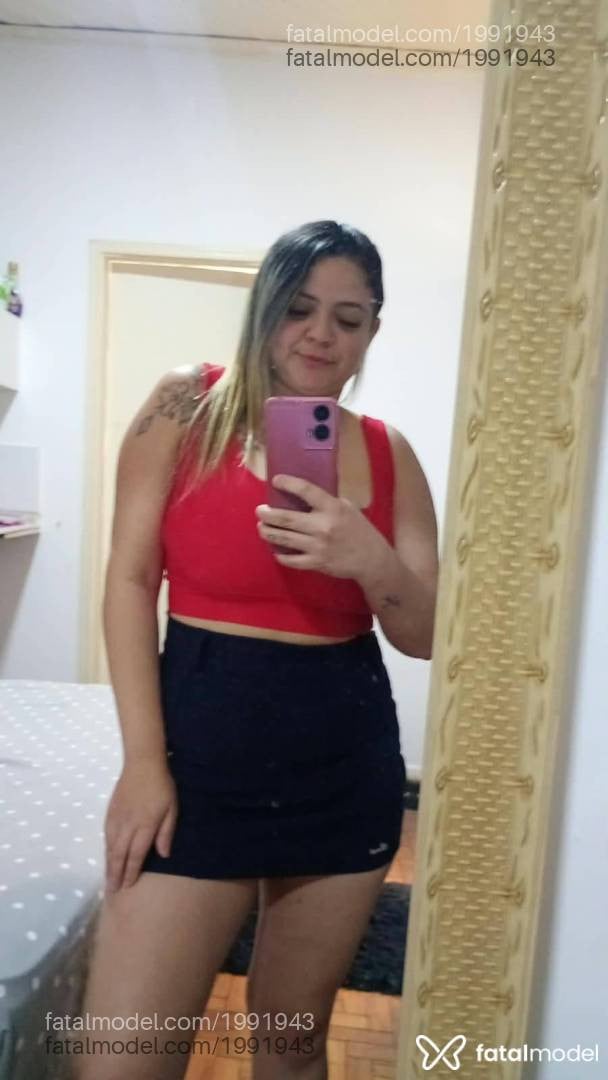 Acompanhante mulher loira (o) de olhos castanhos - Kelly