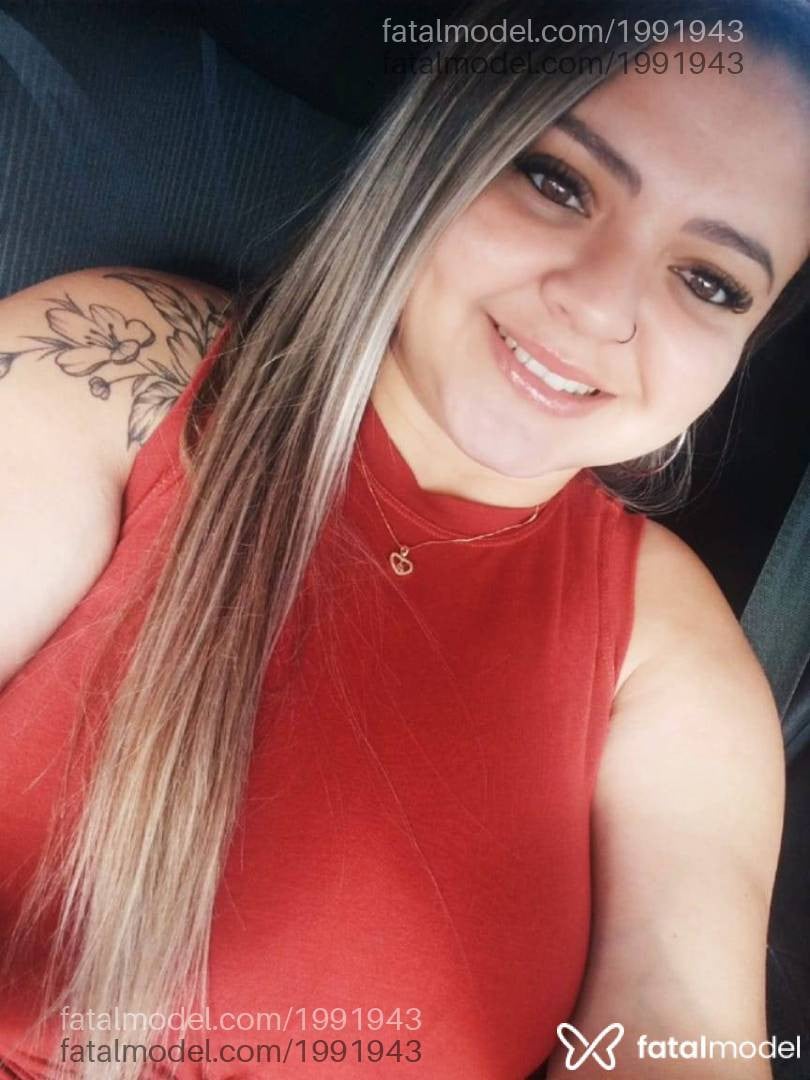 Acompanhante mulher loira (o) de olhos castanhos - Kelly