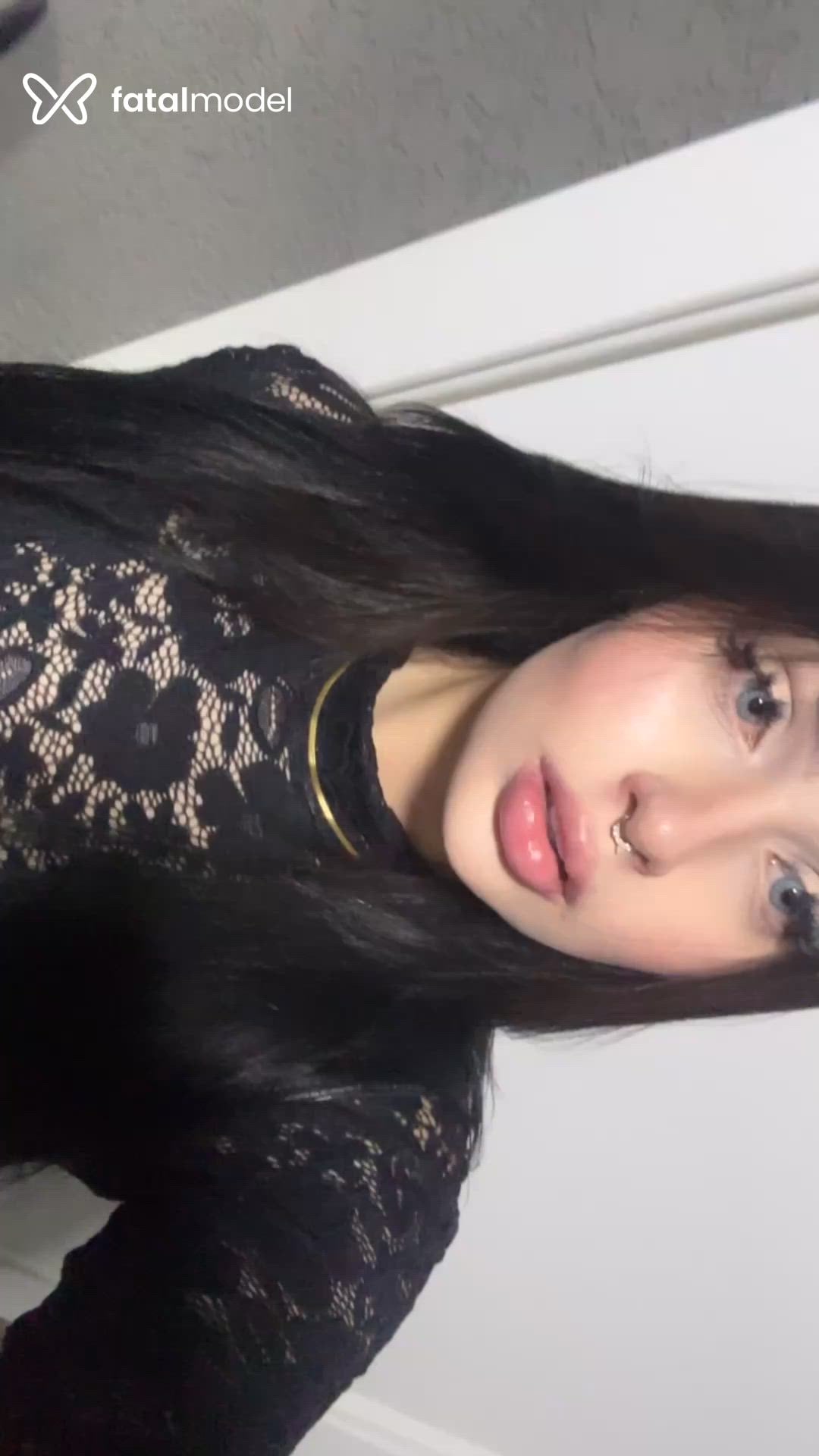 Acompanhante mulher com cabelo castanho de olhos azuis - Isabella Luxe