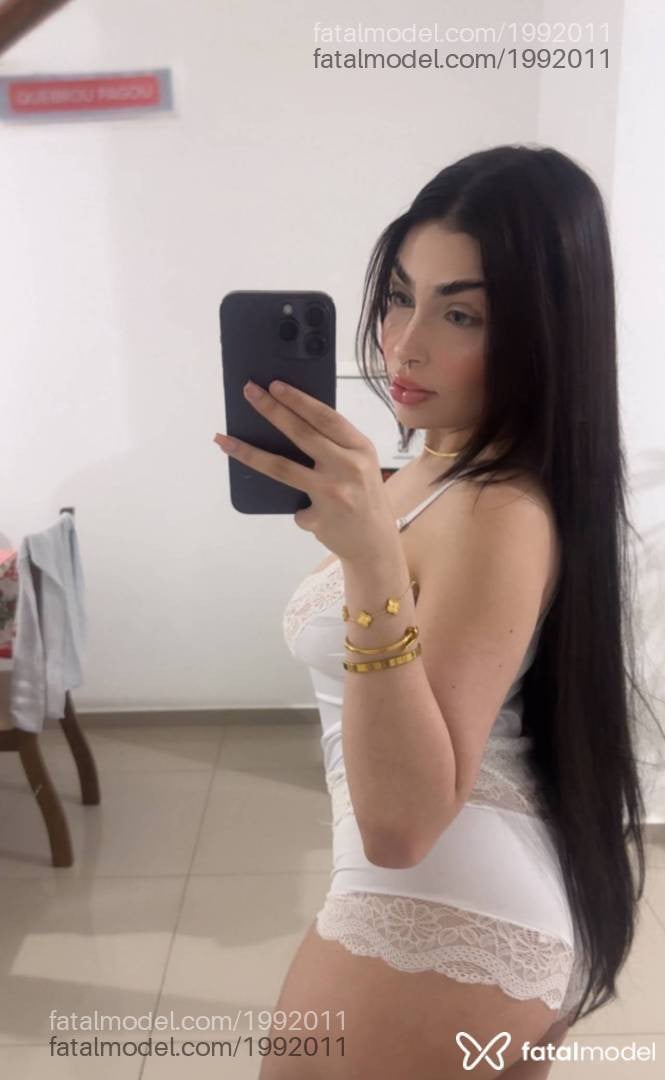 Acompanhante mulher com cabelo castanho de olhos azuis em Guarapuava - Isabella Luxe