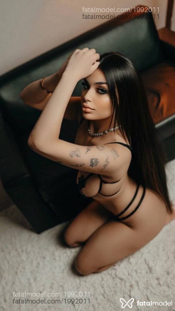 Acompanhante mulher com cabelo castanho de olhos azuis - Isabella Luxe