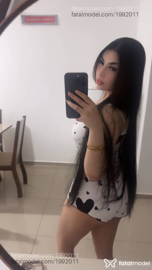 Acompanhante mulher com cabelo castanho de olhos azuis - Isabella Luxe