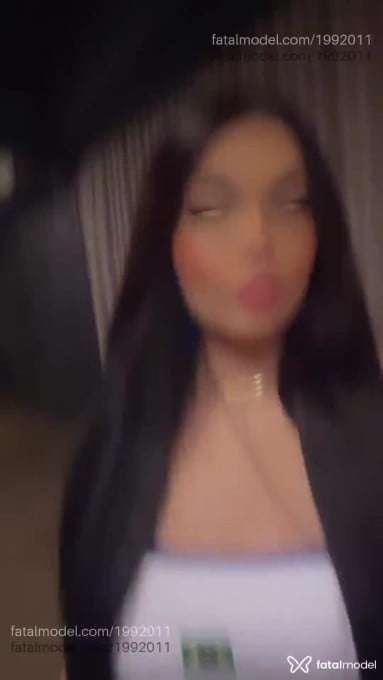 Acompanhante mulher com cabelo castanho de olhos azuis em Guarapuava - Isabella Luxe