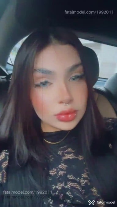 Acompanhante mulher com cabelo castanho de olhos azuis em Guarapuava - Isabella Luxe
