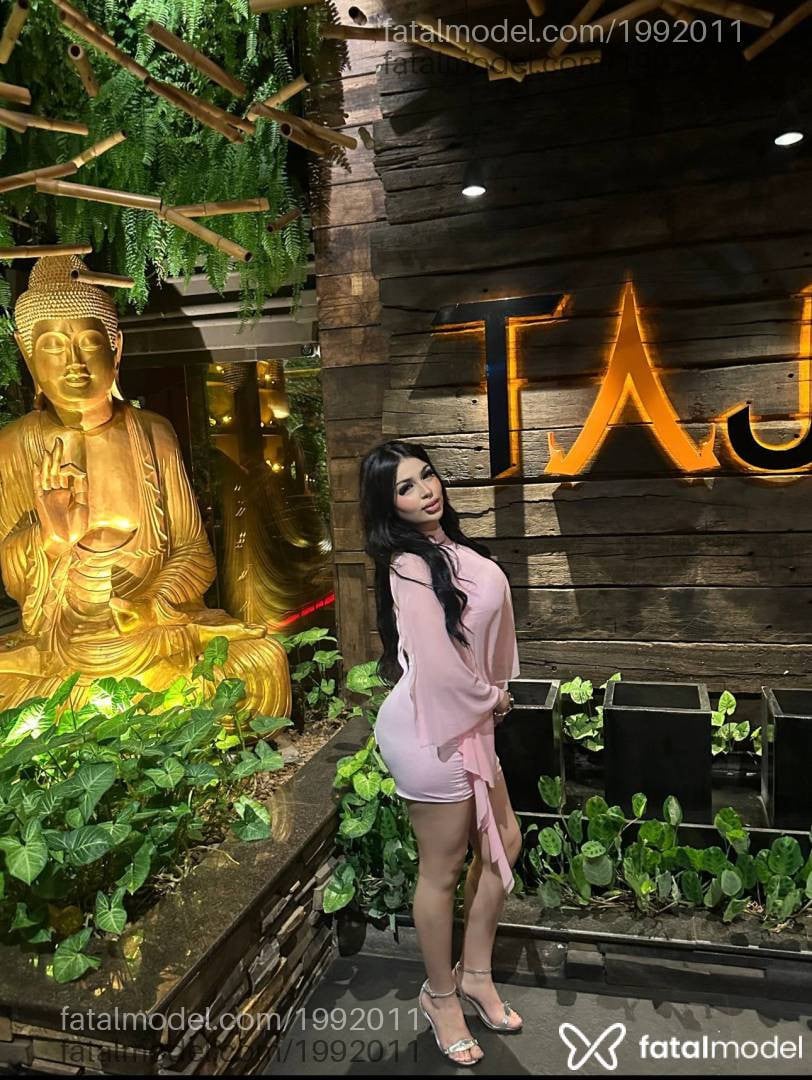 Acompanhante mulher com cabelo castanho de olhos azuis em Ponta Grossa - Isabella Luxe