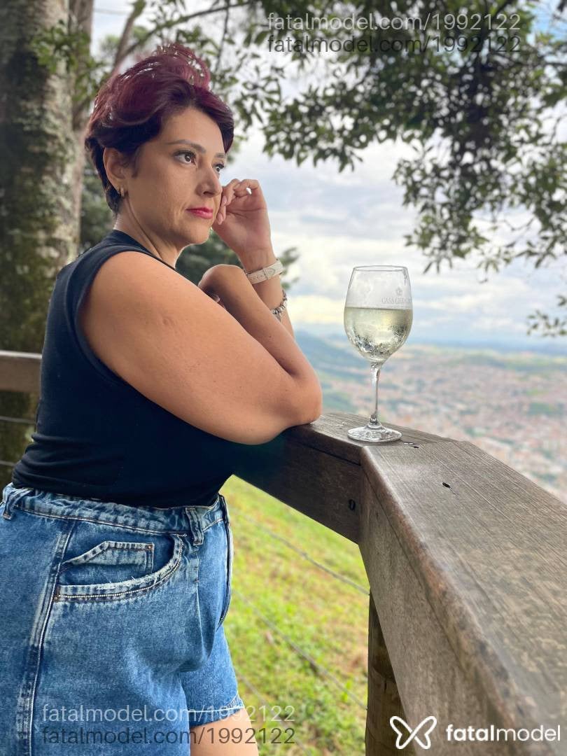 Acompanhante mulher ruiva (o) de olhos castanhos - Ana Liz