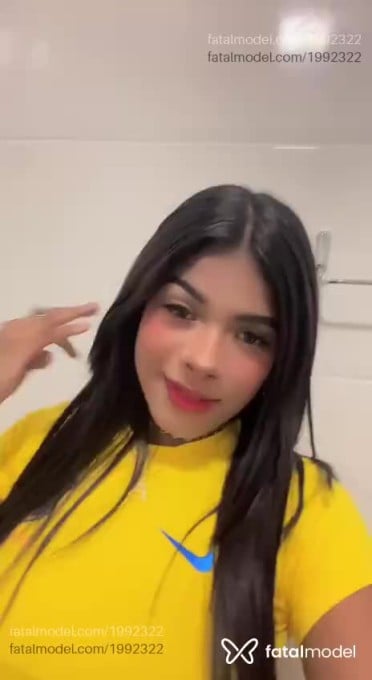 Acompanhante mulher morena (o) de olhos mel em Camboriú Acompanhante mulher morena (o) de olhos mel em Camboriú - Nahomy Rous