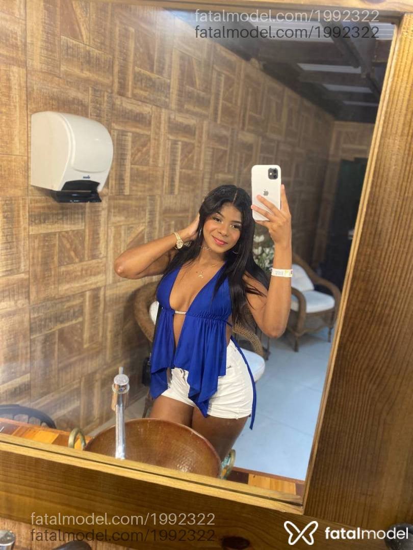 Acompanhante mulher morena (o) de olhos mel em Camboriú - Nahomy Rous
