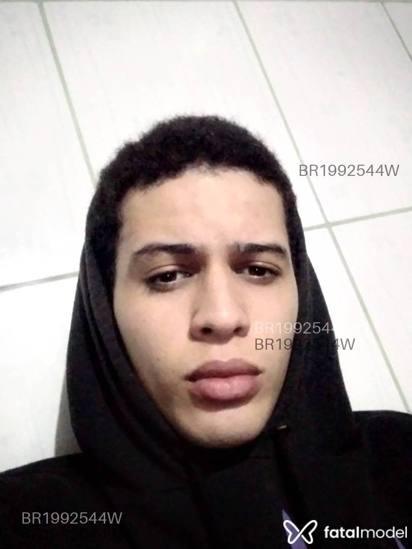 Acompanhante homem morena (o) de olhos castanhos em Virtual Acompanhante homem morena (o) de olhos castanhos em Virtual - King White
