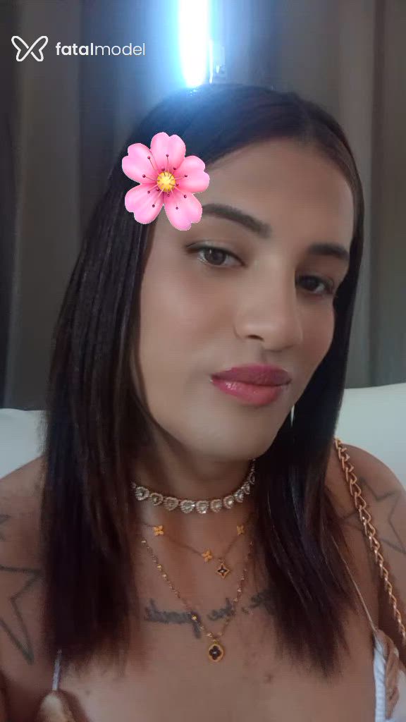 Acompanhante mulher trans com cabelo castanho de olhos mel - Bianca Rios