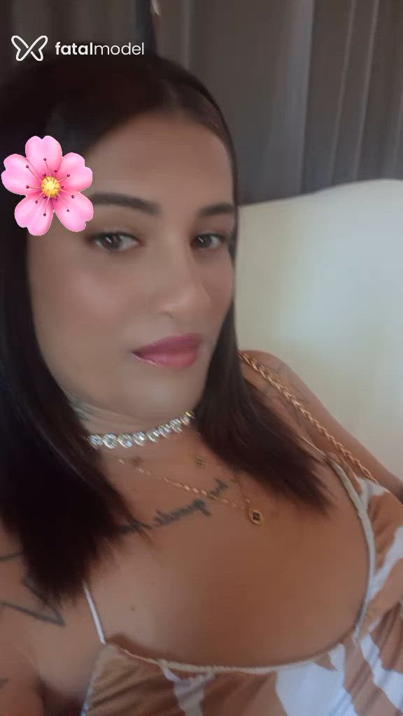 Acompanhante mulher trans com cabelo castanho de olhos mel - Bianca Rios