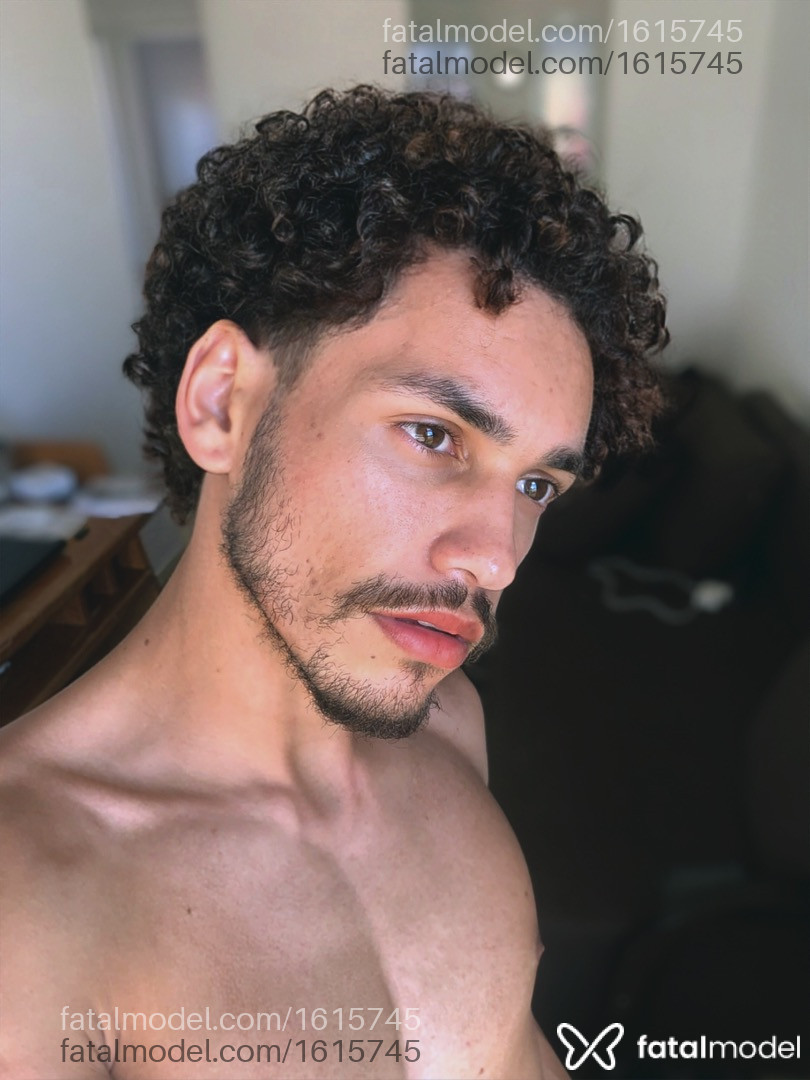 Acompanhante homem com cabelo castanho de olhos castanhos em São Paulo - Dino Guimarães