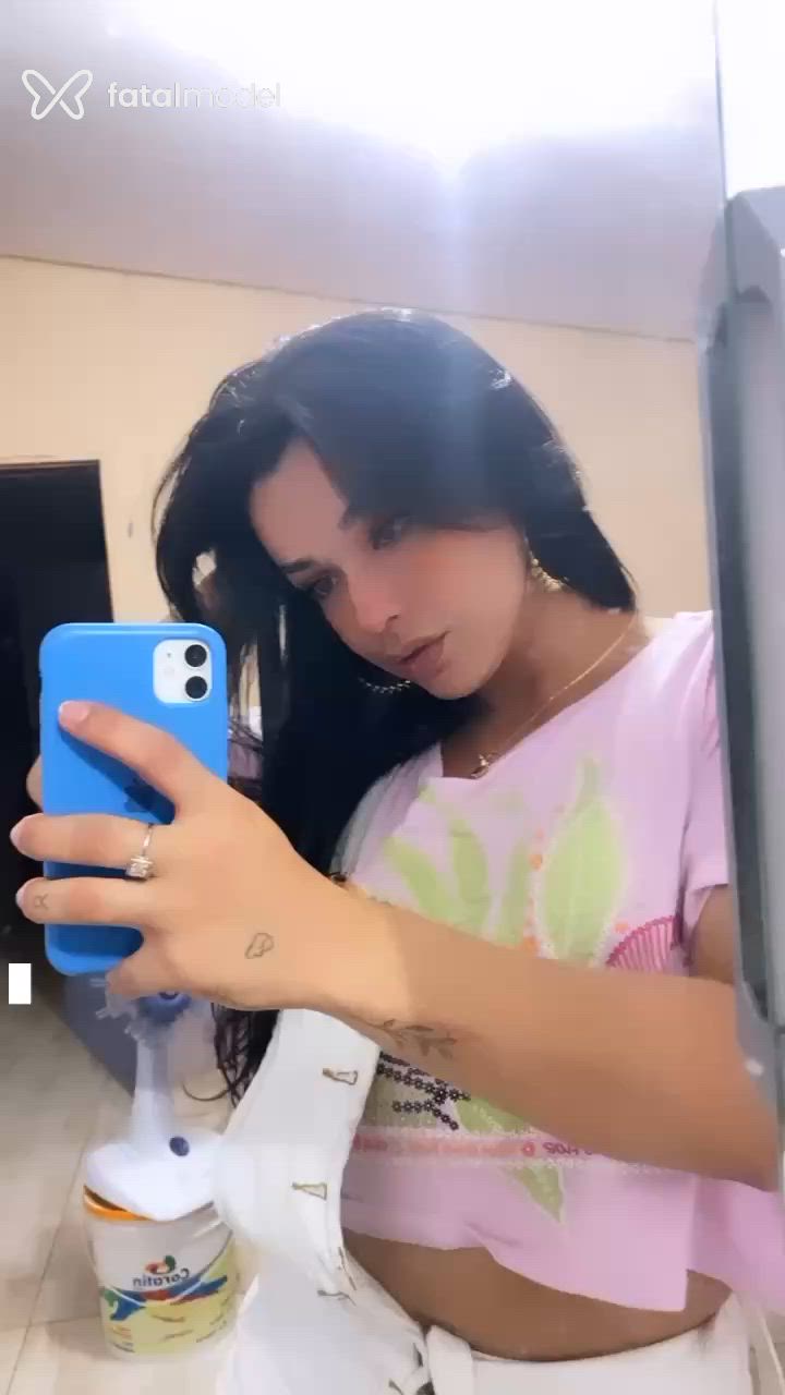 Acompanhante mulher trans morena (o) de olhos castanhos - Mili
