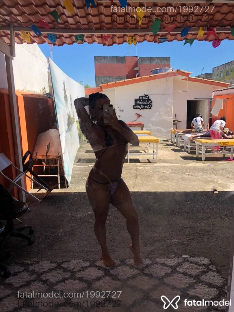 Acompanhante mulher trans morena (o) de olhos castanhos - Mili