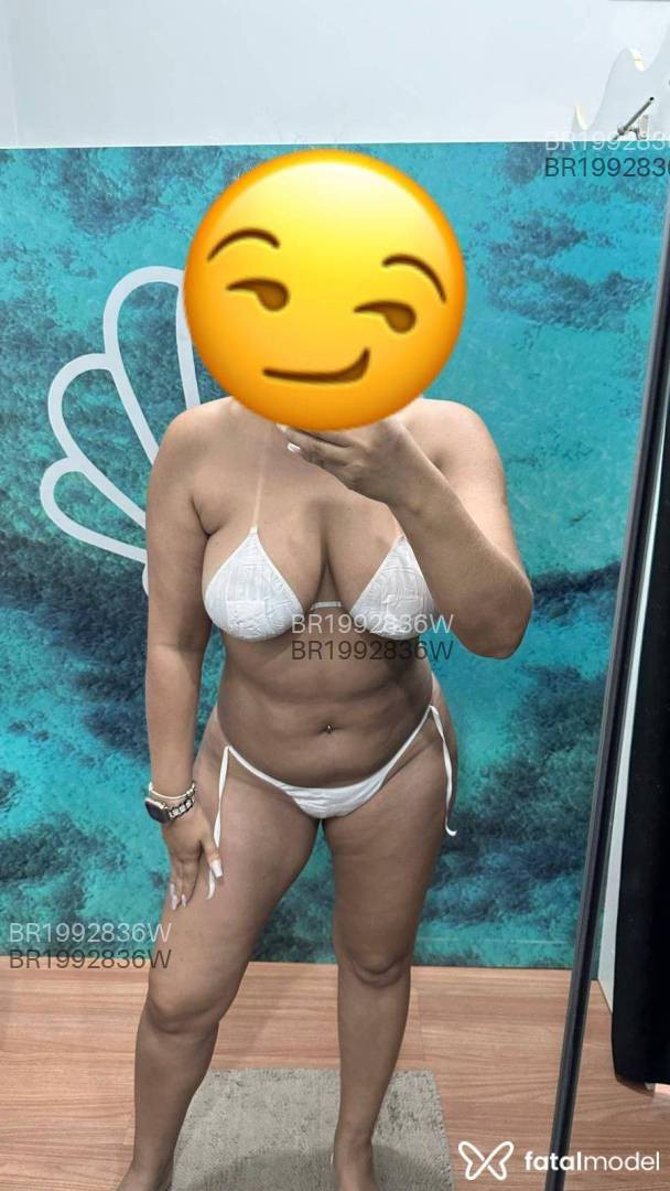 Acompanhante mulher loira (o) de olhos castanhos em Virtual - Flor Grin