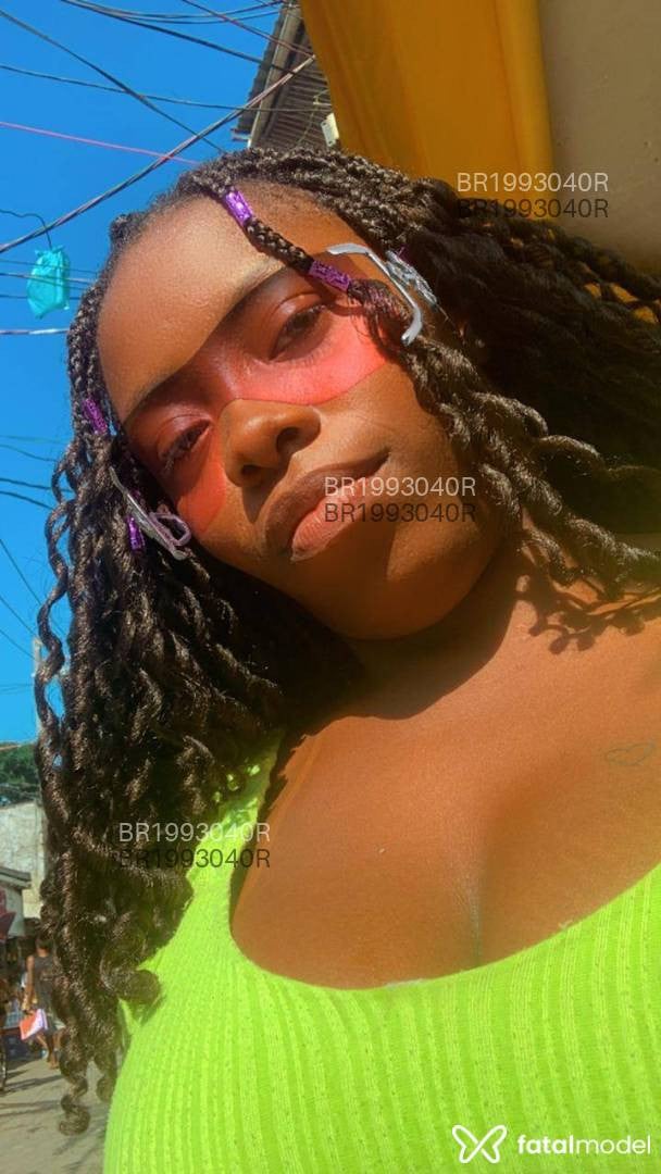 Acompanhante mulher com cabelo castanho de olhos castanhos em Virtual - Maria izabela